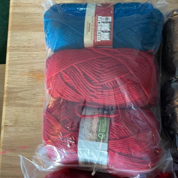 New Bundle Of Yarn Different Color - Picture 8 of 11
